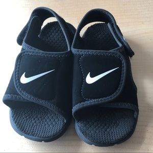 NIKE Toddler boys 9C black sandals